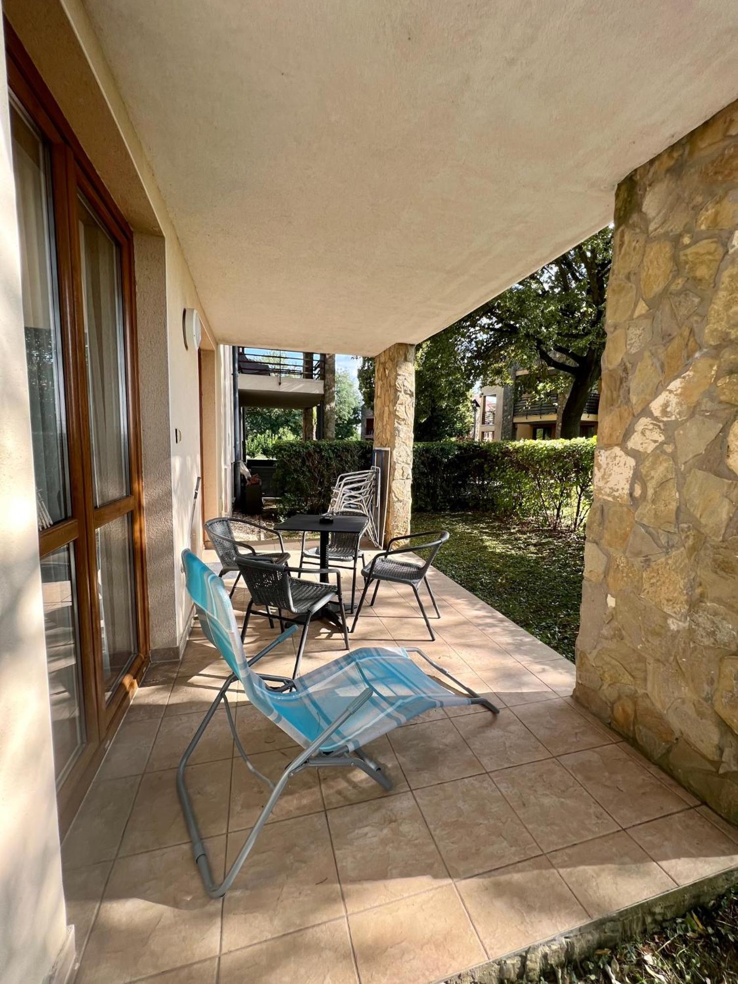 Luxus Golf Apartment Buk Exterior foto