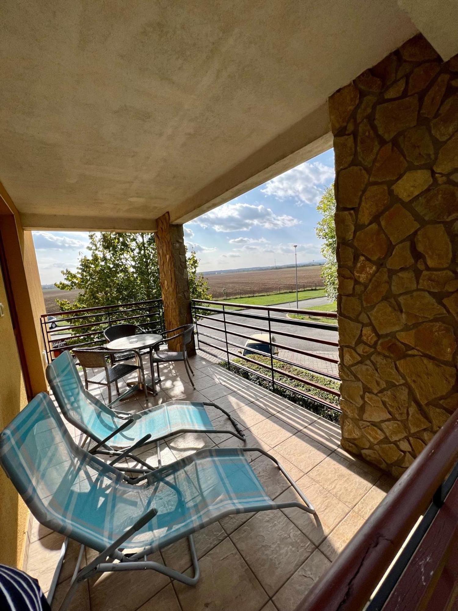 Luxus Golf Apartment Buk Exterior foto